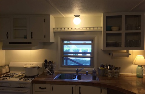 South Haven Cottage | Michigan Sandcastle: Secluded Beach, Clean, Comfy, Cute and Woodsy