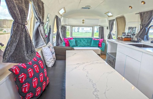Paso Robles RV Rental | Mick Jagger Trailer - Mick Jagger Themed Airstream On Vineyard