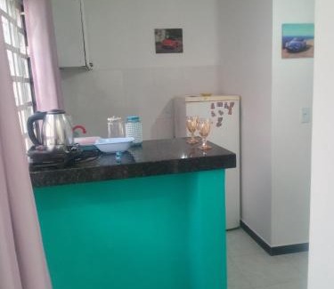 Novo Gama House | Micro-casa 2 Pedregal Novo Gama GO prox Valparaíso ideal p trabalho descanso e silêncio