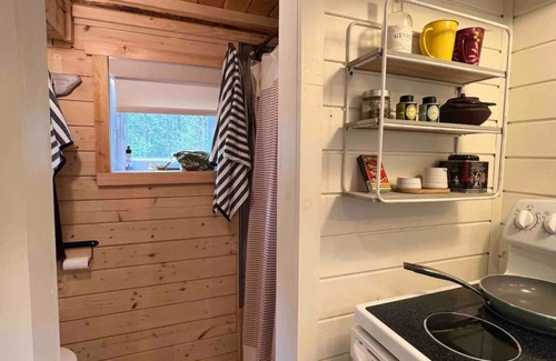 Mauricie Cabin | Micro house with spa, trails and wild river!