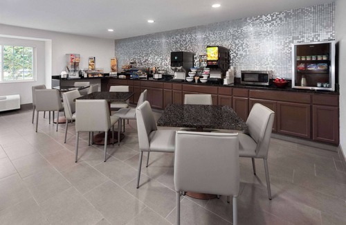 Janesville Hotel | Microtel Inn by Wyndham Janesville