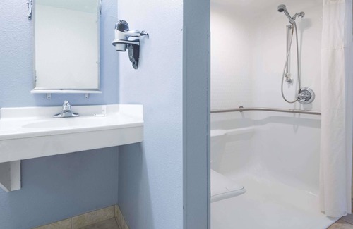 Waldron Hotel | Microtel Inn & Suites by Wyndham Kansas City Airport