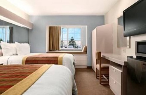 Waldron Hotel | Microtel Inn & Suites by Wyndham Kansas City Airport