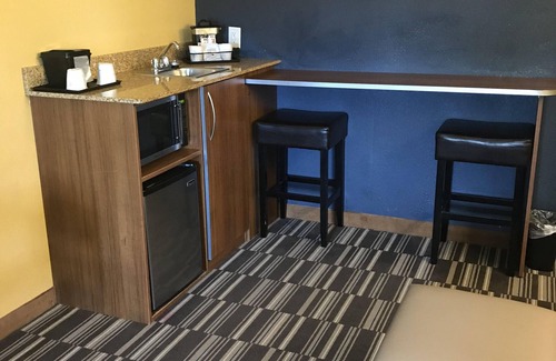 Columbus Hotel | Microtel Inn & Suites by Wyndham Columbus/Near Fort Moore