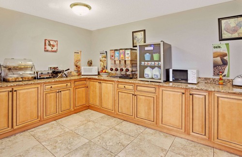 Roseville Hotel | Microtel Inn & Suites by Wyndham Roseville/Detroit Area