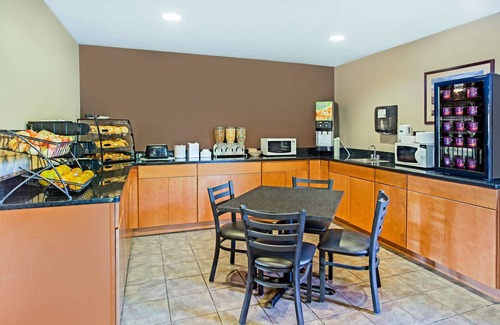 Holland Hotel | Microtel Inn & Suites by Wyndham Holland