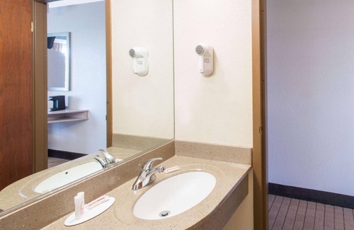 Waterloo Hotel | Microtel Inn & Suites by Wyndham Seneca Falls