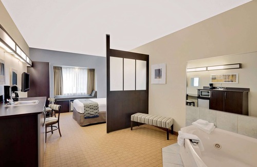 Geneva Hotel | Microtel Inn & Suites by Wyndham Geneva