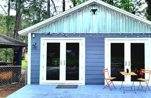Davenport Cabin | MID CENTURY 1 BEDROOM TINY HOME WITH FIREPLACE.