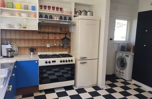 Rosebud House | Mid Century 60's beach house close to beach