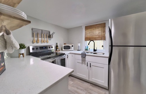 Tampa Heights Cottage | Mid-Century Cottage in the Heights + Loft bedroom!