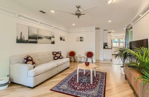 Georgetown House | Mid Century Cozy & Quiet Home-Walk to the Square