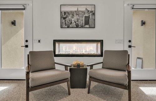 Tahquitz River Estates House | Mid-Century Elegance & Fun in Tahquitz River Estates