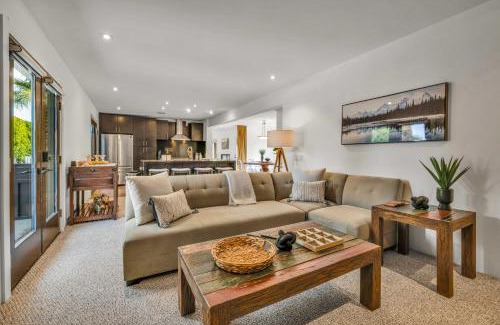 Tahquitz River Estates House | Mid-Century Elegance & Fun in Tahquitz River Estates