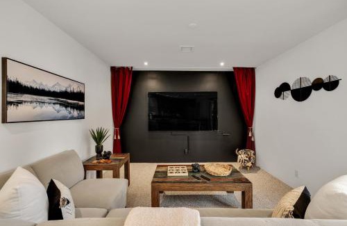 Tahquitz River Estates House | Mid-Century Elegance & Fun in Tahquitz River Estates
