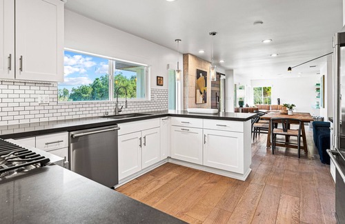 Downtown Riverside House | Mid Century Hilltop Getaway (Entire Home)
