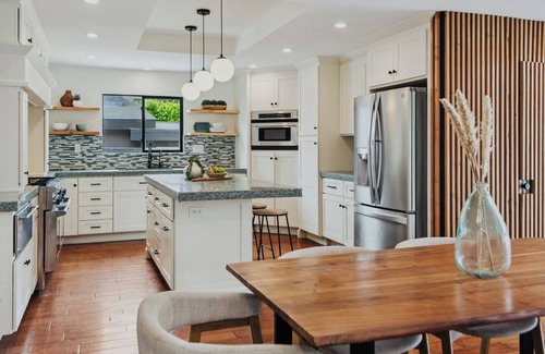 Harbor Villa | Mid Century Modern Beach Villa - Close to beaches, parks, Disneyland, Aquarium