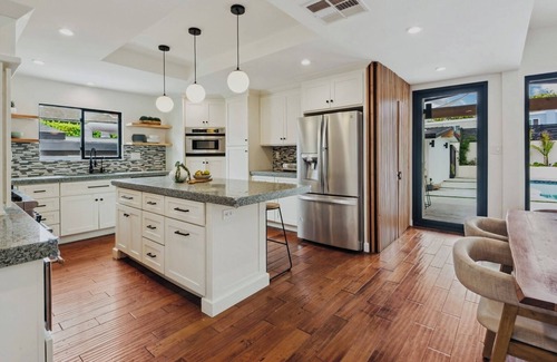 Harbor Villa | Mid Century Modern Beach Villa - Close to beaches, parks, Disneyland, Aquarium