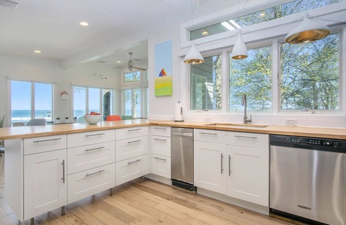 Port Sheldon House | Mid-Century Modern Cottage | 2 Bed, 2 Bath