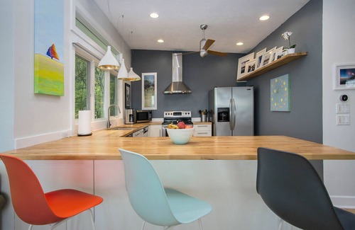 Port Sheldon House | Mid-Century Modern Cottage | 2 Bed, 2 Bath