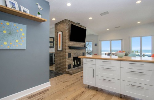 Port Sheldon House | Mid-Century Modern Cottage | 2 Bed, 2 Bath