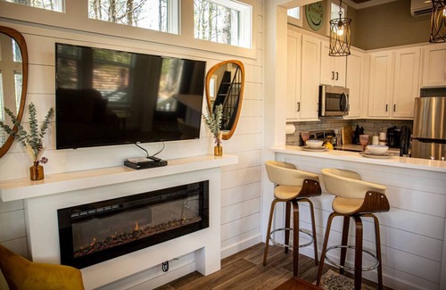 Mentone House | Mid-Century Modern Cabin - Mountain Fether