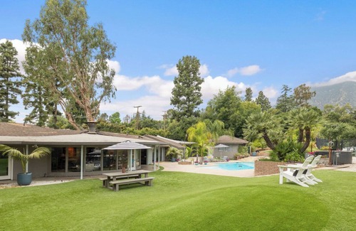 Mount Wilson House | Mid-Century Modern house with heated Salt Water Pool