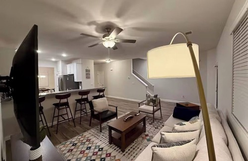 Decatur House | Mid-century Modern Lakefront Townhome