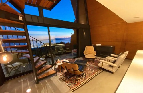 West Seattle House | Mid-Century Modern PNW Contemporary Chalet