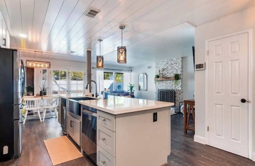 Riverside House | MID CENTURY MODERN POOL HOME w/GAME ROOM