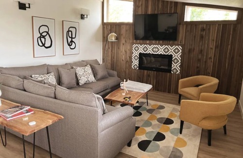 Harvey Park House | Mid-century modern style home in Harvey Park