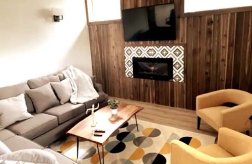 Harvey Park House | Mid-century modern style home in Harvey Park