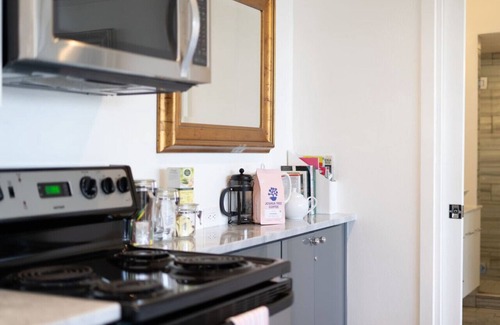 Twin Palms Condo | Mid-Century Modern Gem with a BBQ Patio