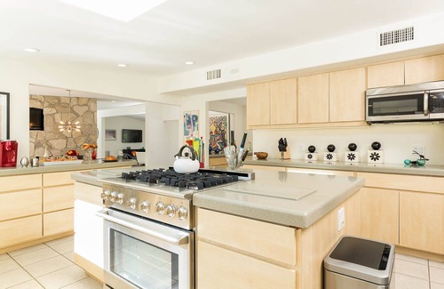 Old Las Palmas House | Mid-Century Modern Celebrity Estate By Wexler! Alan Ladd Estate! Private! Spectacular Mountain Views!