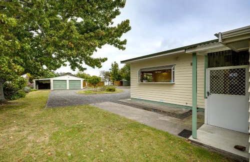 Hastings House | Mid Century Oasis - Hastings Holiday Home