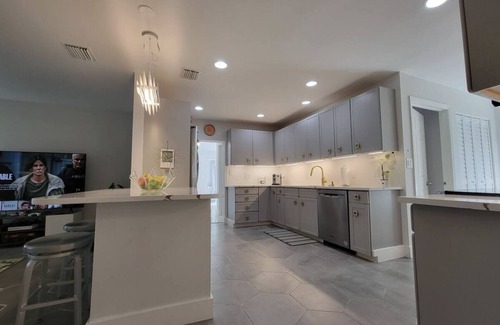 Coral Brook Villa | Mid Century Spacious House 4BR/Heated pool