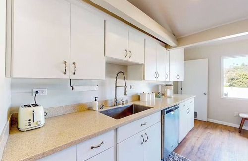 Spring Valley House | Mid-Century Treehouse with Yard and Views! AMAZING Location! Pet-friendly!