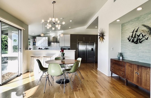 Calabasas House | Mid Century View Home in Calabasas
