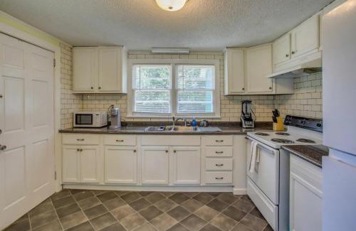 Wilmington House | Mid-Century Wilmington Cottage