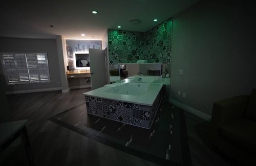 Pico Rivera Hotel | Mid City Inn and Suites