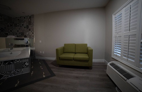Pico Rivera Hotel | Mid City Inn and Suites