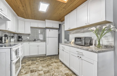 Southeast Colorado Springs House | Mid-Landing Inn