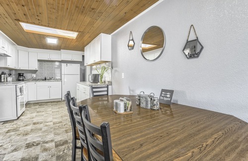 Southeast Colorado Springs House | Mid-Landing Inn