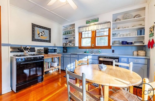 Montague House | Mid Oaks Cottage