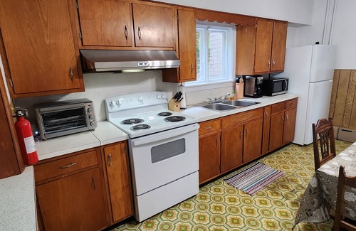 Johnstown House | Mid-term rental. Discount 50% for parties < 3. Minimum stay 30 days