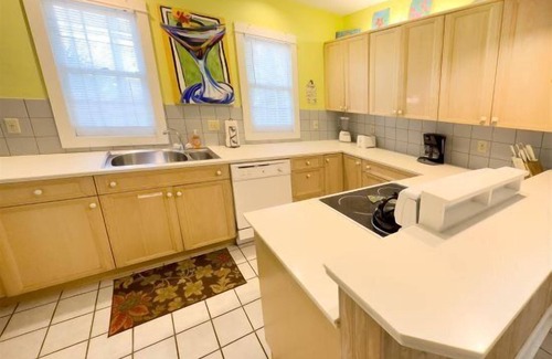 White Street Gallery District House | Mid Town Affordable 3bd/2.5ba 3 story Townhome