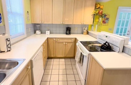 White Street Gallery District House | Mid Town Affordable 3bd/2.5ba 3 story Townhome
