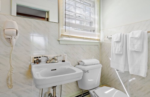 Boothbay Harbor Hotel | Mid-Town Motel