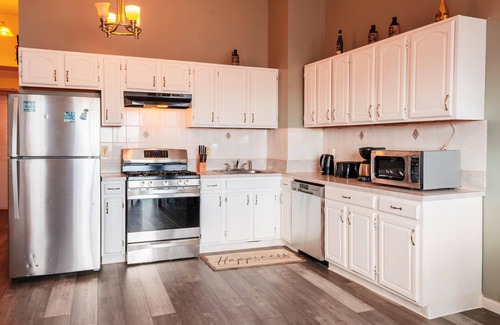Union City Apartment | Mid-Town View Apt 2 - 15 Minutes To NYC 4BR'S!
