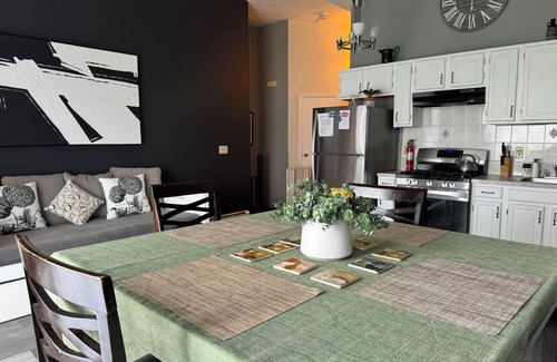 Union City Apartment | Mid-Town View Apt 2 - 15 Minutes To NYC 4BR'S!